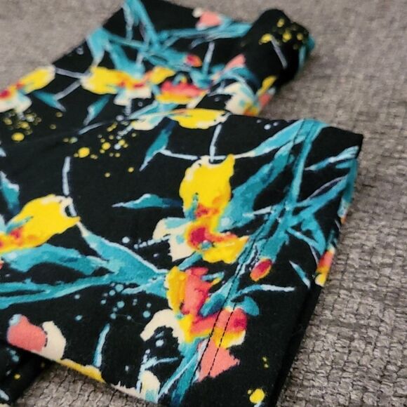 ‼️SALE‼️ Lularoe Women's Leggings - ONE SIZE - Picture 3 of 4